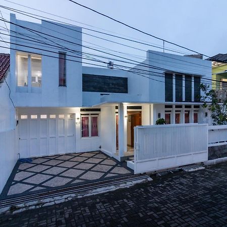 Spacious, White-Villa Belgareti @Kiara Condong Bandung Luaran gambar