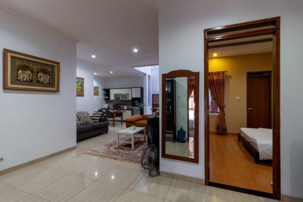 Spacious, White-Villa Belgareti @Kiara Condong Bandung Luaran gambar