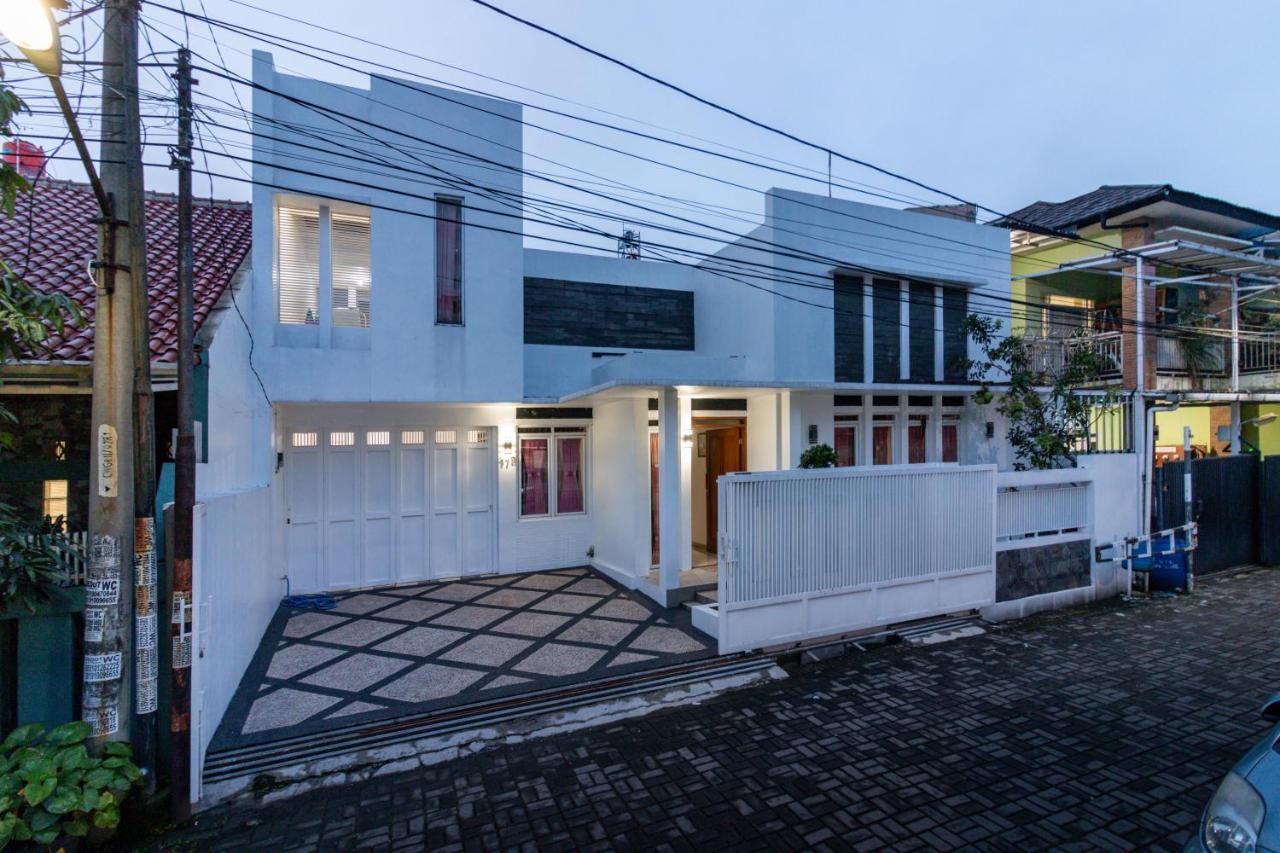 Spacious, White-Villa Belgareti @Kiara Condong Bandung Luaran gambar